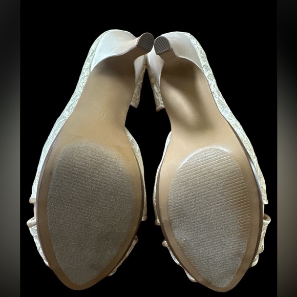 Lulu Townsend Champagne Lace Heels NIB! - Picture 4 of 5